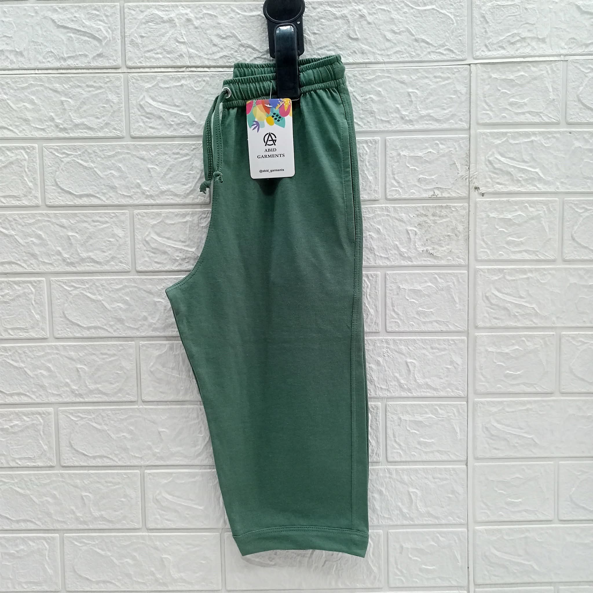 Commando Green-Basic Three Quarters