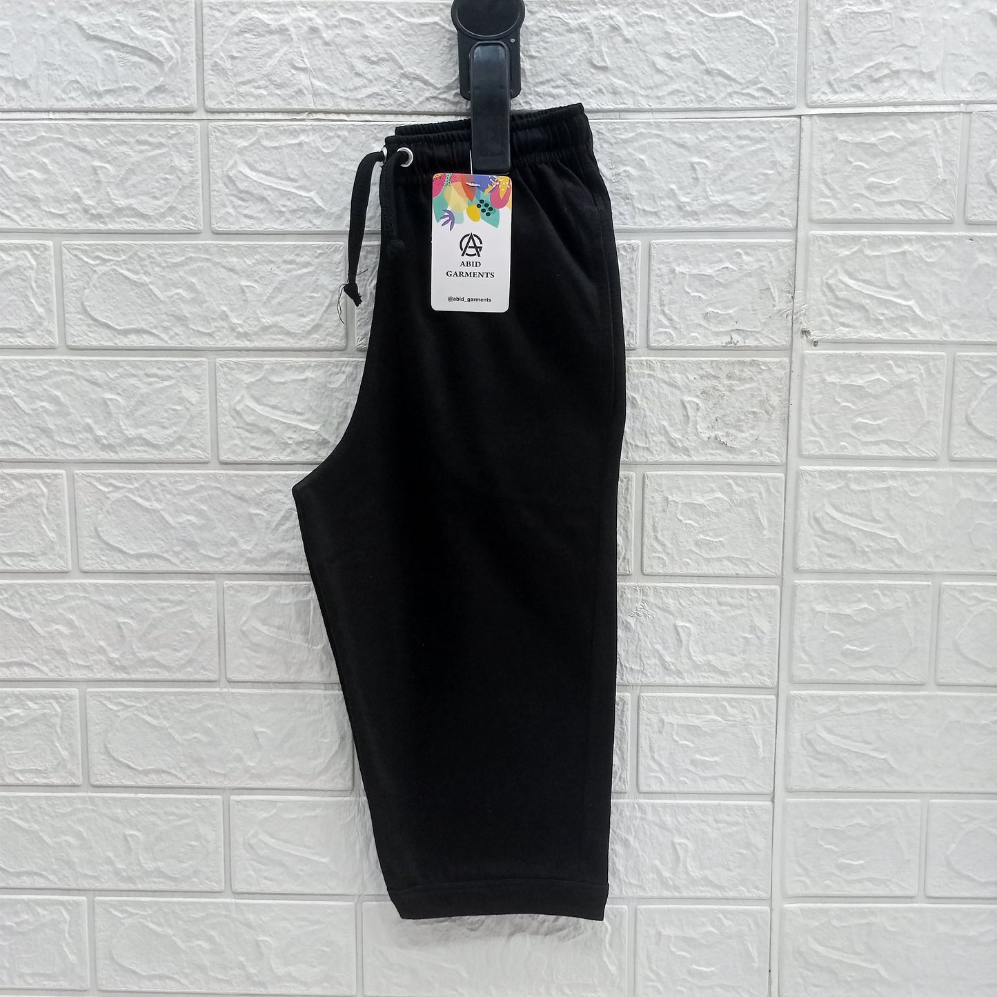 Black- Basic Three Quarters