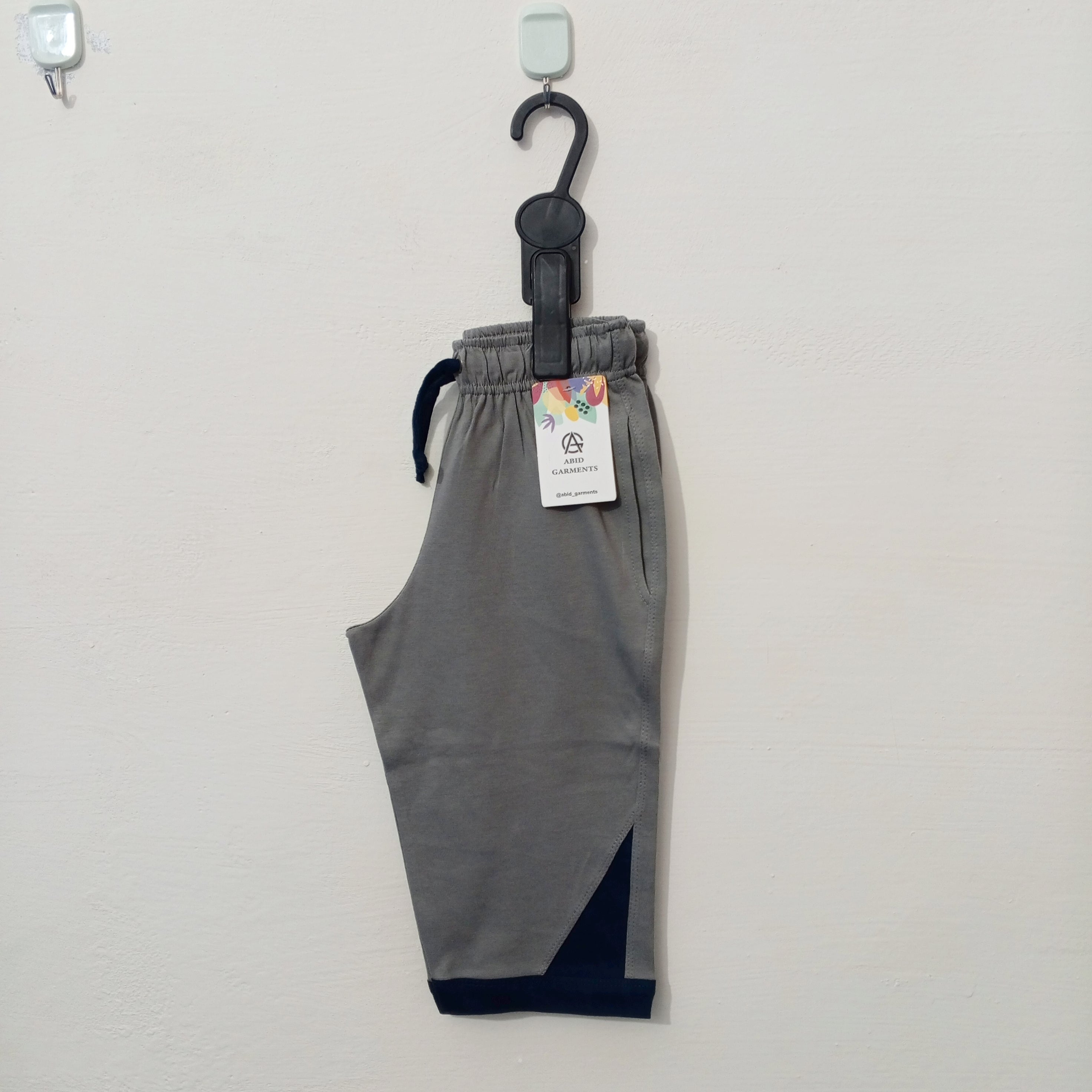 Dark Grey-Basic Three Quarters